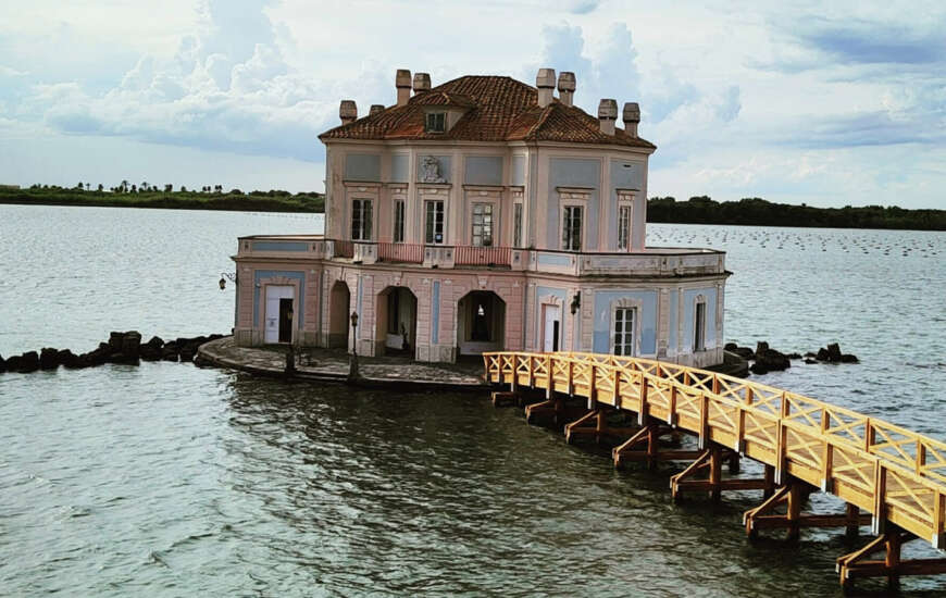 Associazione Misenum -Il lago Fusaro e la Casina Vanvitelliana al tramonto