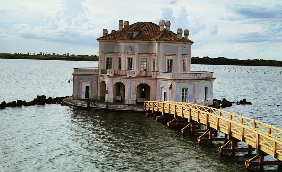 Associazione Misenum -Il lago Fusaro e la Casina Vanvitelliana al tramonto